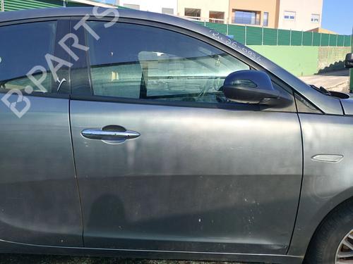 right-front-door-lancia-ypsilon-312_-2011-39963768 main image