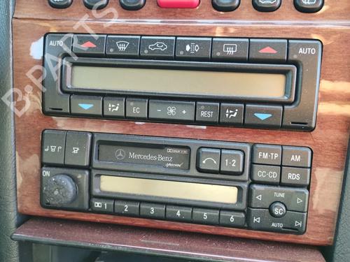 Used Radio Radio MERCEDES-BENZ E-CLASS (W210) E 200 (210.035) (136 hp) 40019424 40019424