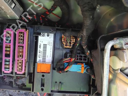 Used Fuse box Fuse box AUDI A6 C6 (4F2) 2.7 TDI (180 hp) 40084244 40084244