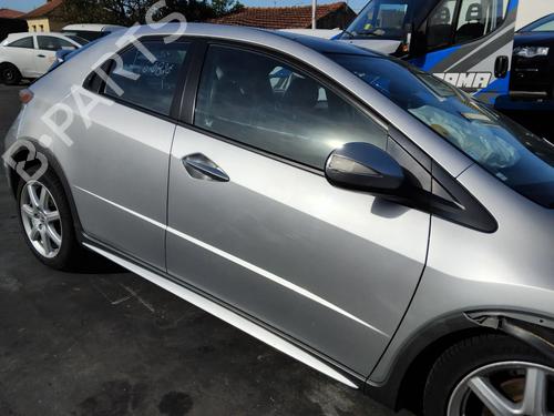 Used Right front door Right front door HONDA CIVIC VIII Hatchback (FN, FK) 2.2 CTDi (FK3) (140 hp) 40084292 40084292