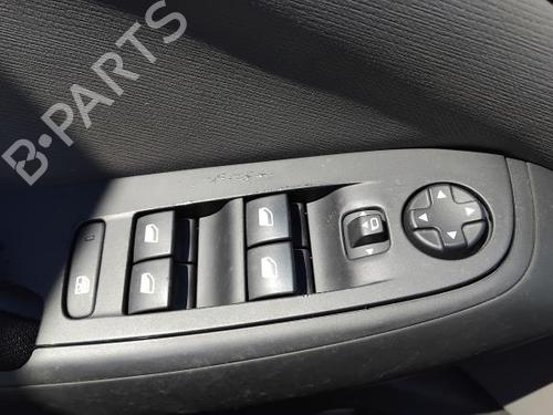 Venstre fortil elrude kontakt CITROËN C4 Picasso II 1.6 HDi 90 (92 hp) 31217933