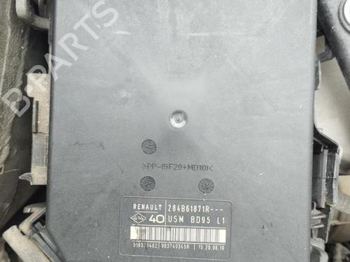 Sikringsdose RENAULT MEGANE III Hatchback (BZ0/1_, B3_) 1.5 dCi (BZ0C) (90 hp) 28368208