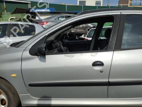 Used Left front door PEUGEOT 206 Hatchback (2A/C) 1.4 i (75 hp) 29888446