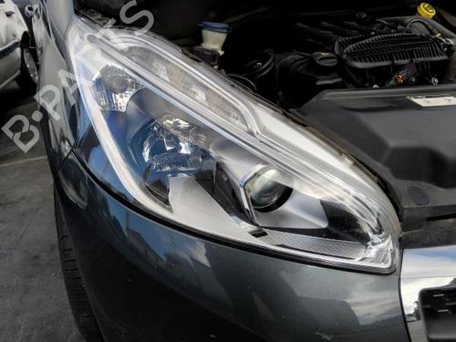 Used Right headlight PEUGEOT 208 I (CA_, CC_) 1.2 VTI 82 (82 hp) 30275467
