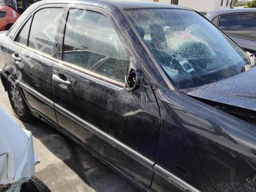 Used Right front door MERCEDES-BENZ C-CLASS (W202) C 250 Turbo-D (202.128) (150 hp) 30278283