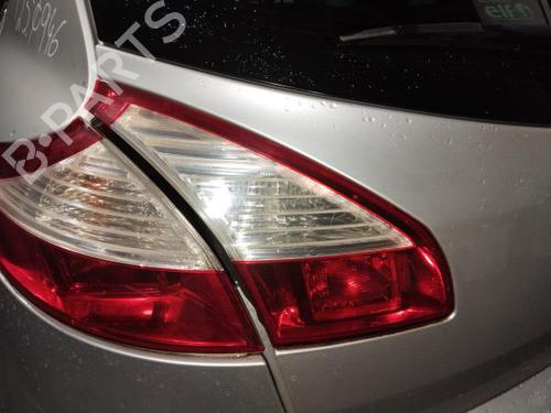 Używane Lampa tylna klapy bagażnika lewa RENAULT MEGANE III Hatchback (BZ0/1_, B3_) 1.5 dCi (BZ09, BZ0D, BZ1W, BZ29, BZ14) (110 hp) 30411284