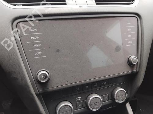 Used Display monitor SKODA OCTAVIA III Combi (5E5, 5E6) 1.6 TDI (115 hp) 30305442