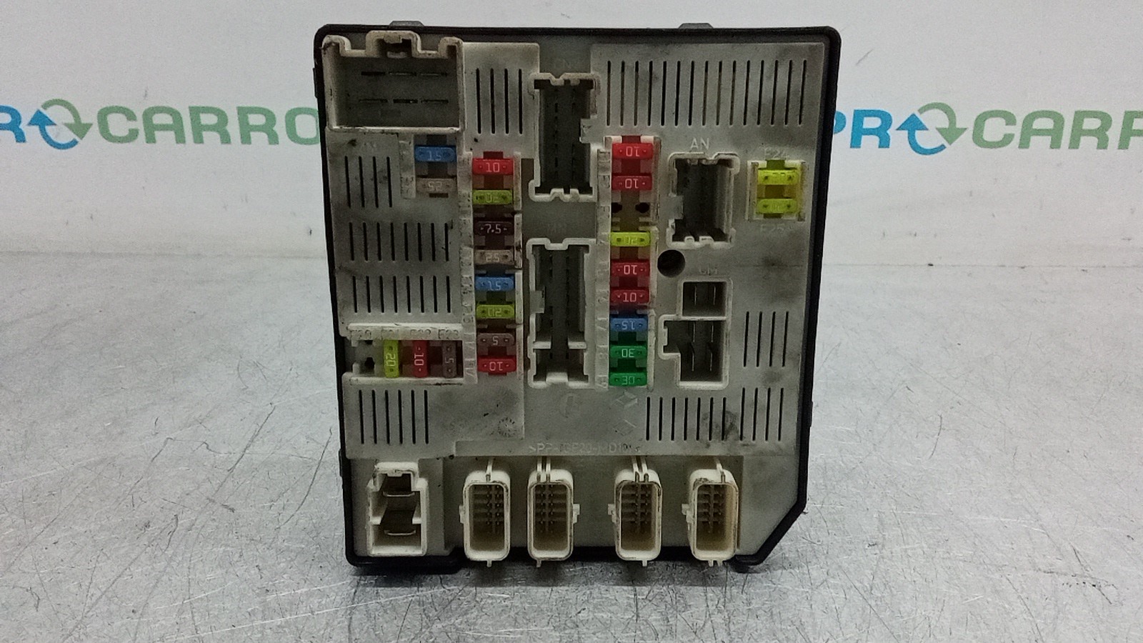Fuse box RENAULT MEGANE III Hatchback (BZ0/1_, B3_) 1.5 dCi 9800438 B