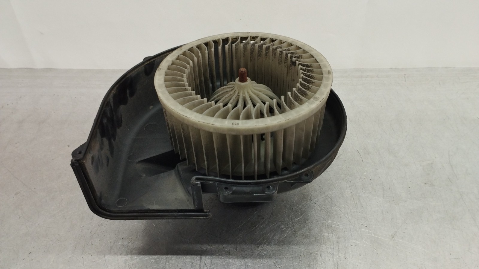 Heater blower motor SEAT III (6L1) 1.4 TDI 9804241 BParts