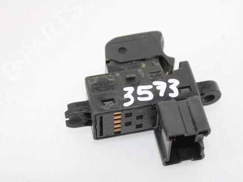 Used Left rear window switch NISSAN NAVARA NP300 (D40) 2.5 dCi (144 hp) 15394129