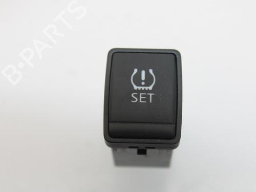Used Switch NISSAN JUKE (F15) 1.5 dCi (110 hp) 11760571