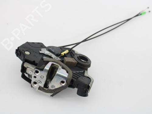 Used Front right lock TOYOTA RAV 4 III (_A3_) 2.2 D (ALA35_) (150 hp) 13295504