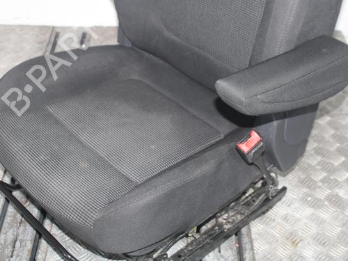 Right front seat PEUGEOT 5008 (0U_, 0E_) 1.6 HDi | BP15906669C16 