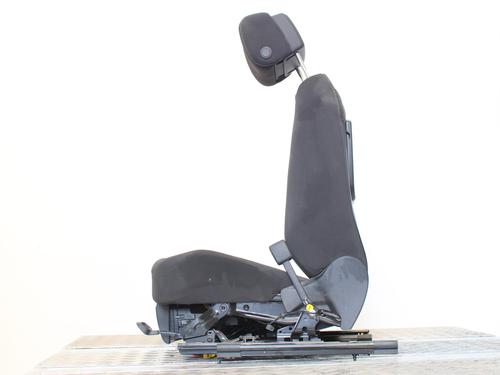 Used Right front seat VW TOURAN (5T1) 2.0 TDI (150 hp) 12583452