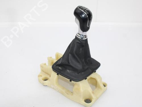 Used Gear lever KIA CEE'D (JD) [2012-2018]  15991102