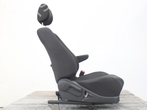 Used Right front seat TOYOTA COROLLA Verso (ZER_, ZZE12_, R1_) 2.0 D-4D (CUR10_, CUR10R) (116 hp) 13757175