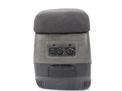 Used Armrest / Center console MITSUBISHI PAJERO III (V7_W, V6_W) 2.5 TDi (V64W, V74W) (115 hp) 16261485
