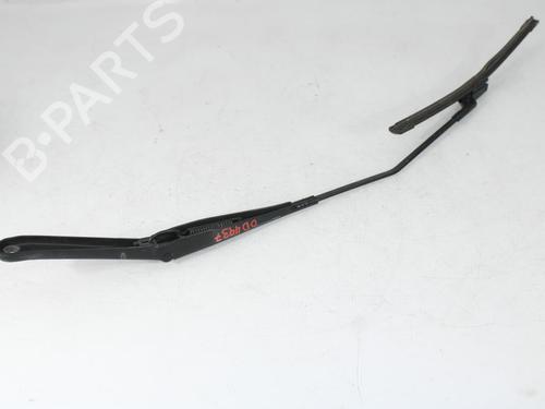 Used Front windshield wiper arm FORD FIESTA VI (CB1, CCN) 1.5 TDCi (75 hp) 22305487