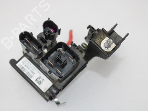 Used Fuse box BMW 2 Coupe (F22, F87) 218 d (150 hp) 13099611