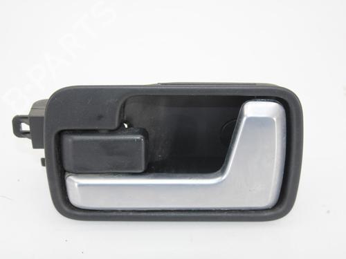 Used Front left interior door handle LAND ROVER DISCOVERY III (L319) 2.7 TD 4x4 (190 hp) 12268181