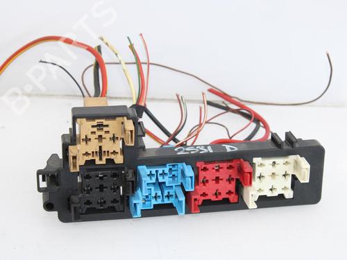 Used Fuse box VW GOLF VI (5K1) 1.6 TDI (105 hp) 10119451