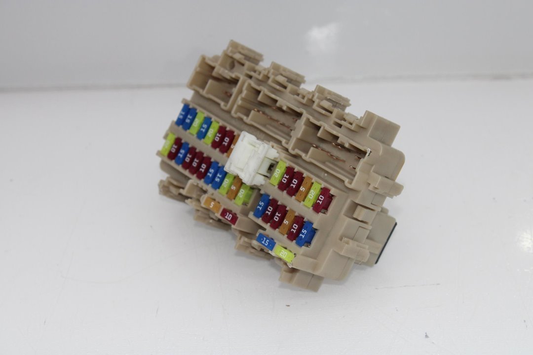 Fuse box NISSAN QASHQAI II SUV (J11, J11_) 1.6 dCi 10124571 BParts