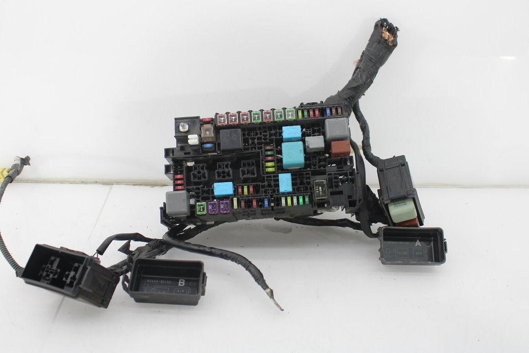 Boîte à Fusibles TOYOTA LAND CRUISER