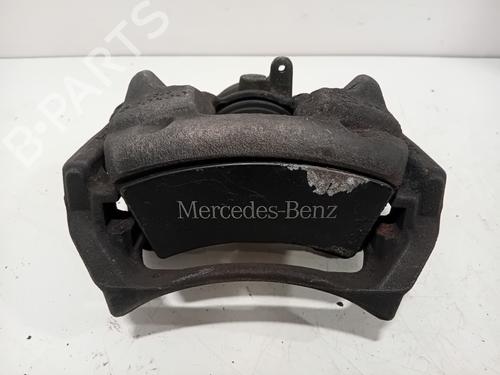 Used Right front brake caliper MERCEDES-BENZ GLA-CLASS (X156) GLA 250 4-matic (156.946) (211 hp) 33003522