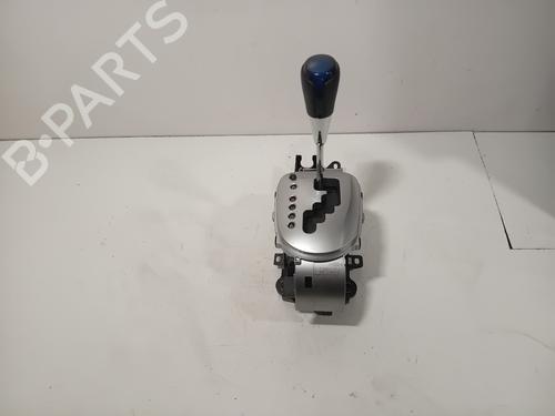 Levier de vitesses TOYOTA YARIS (_P13_) 1.5 Hybrid (NHP130_, NHP130) (101 hp) 32252813
