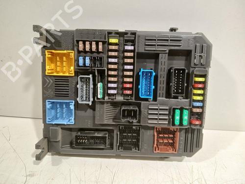 Used Fuse box Fuse box 37696901 37696901