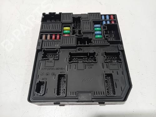 Used Fuse box Fuse box 39211831 39211831
