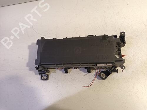 Used Fuse box Fuse box 18013095 18013095
