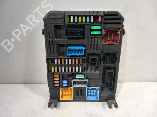 Used Fuse box Fuse box 38318448 38318448