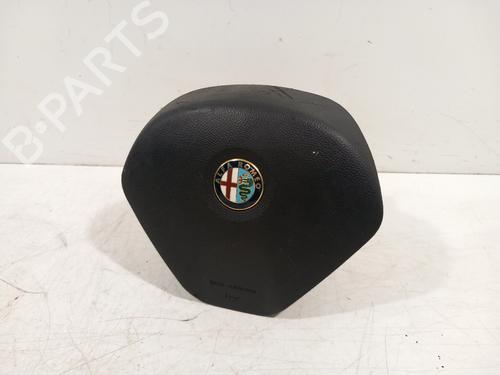 Used Driver airbag Driver airbag ALFA ROMEO GIULIETTA (940_) 2.0 JTDM (940.FXL1A) (140 hp) 33268165 33268165