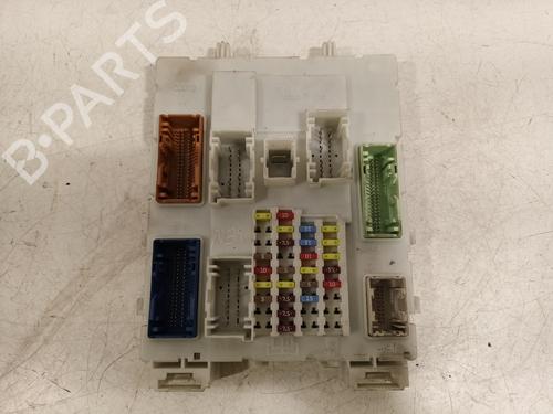Used Fuse box Fuse box 15805434 15805434