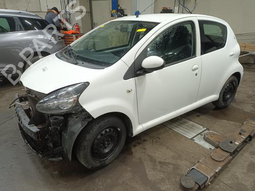 Brugte TOYOTA AYGO (_B1_)  1.0 (KGB10_, KGB10R)  4554680
