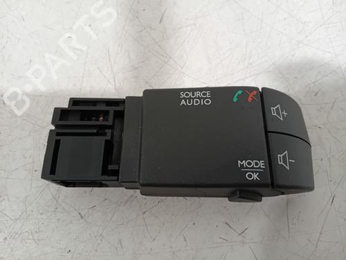Kombi Kontakt / Stilkkontakt DACIA SANDERO II TCe 90 (B8M1, B8MA, B8AC) (90 hp) 22387775
