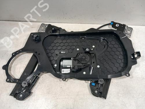 rudehejsemekanisme-hjre-foran-tesla-model-3-5yj3-2017-38468214 main image
