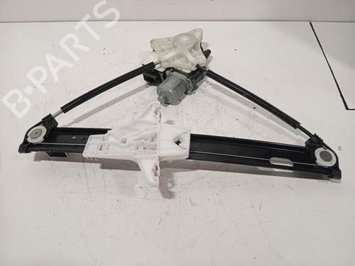 Elevalunas trasero izquierdo SEAT ARONA (KJ7, KJP) 1.0 TSI (95 hp) 32780952