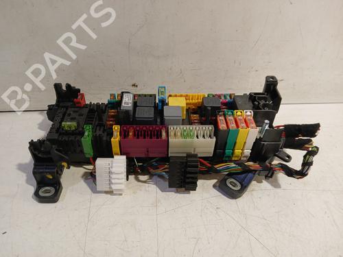 Used Fuse box Fuse box 32252694 32252694