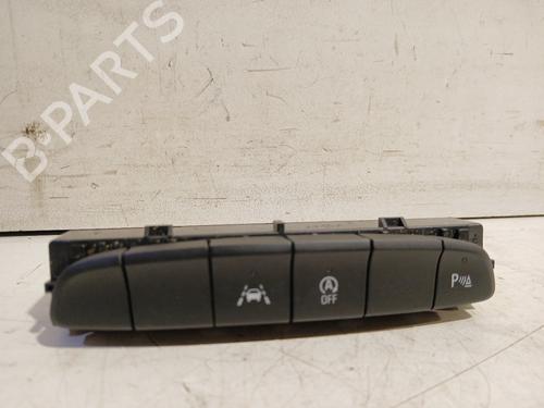switch-opel-insignia-b-sports-tourer-z18-2017-32252719 main image
