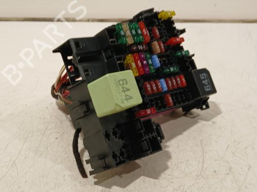 Used Fuse box Fuse box 27479113 27479113