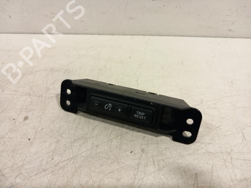 switch-nissan-micra-v-k14-2016-33609112 main image