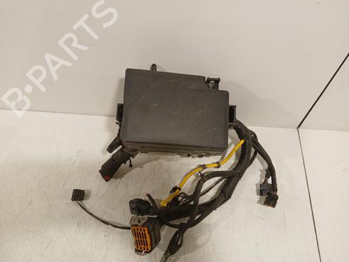 Used Fuse box Fuse box 37518418 37518418