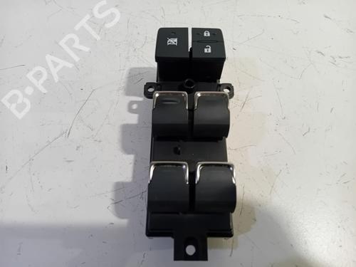 switch-lexus-es-_z10_-_a10_-_h10_-2018-23988774 main image