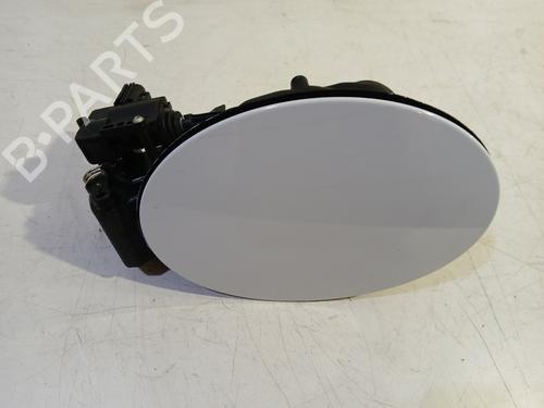 fuel-flap-jaguar-f-pace-x761-2015-32252749 main image