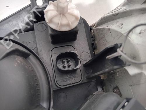 Right headlight VW TRANSPORTER T4 Bus (70B, 70C, 7DB, 7DK, 70J, 70K, 7DC, 7DJ) 2.5 TDI | BP31290226C29