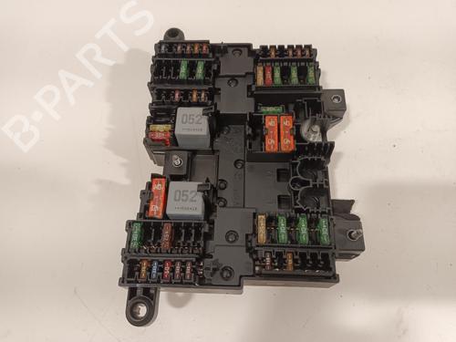 Used Fuse box Fuse box 27593571 27593571