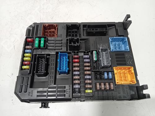 Used Fuse box Fuse box 37265078 37265078
