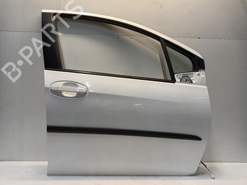 Used Right front door TOYOTA YARIS (_P13_) 1.0 (KSP130_, KSP130) (69 hp) 30962145